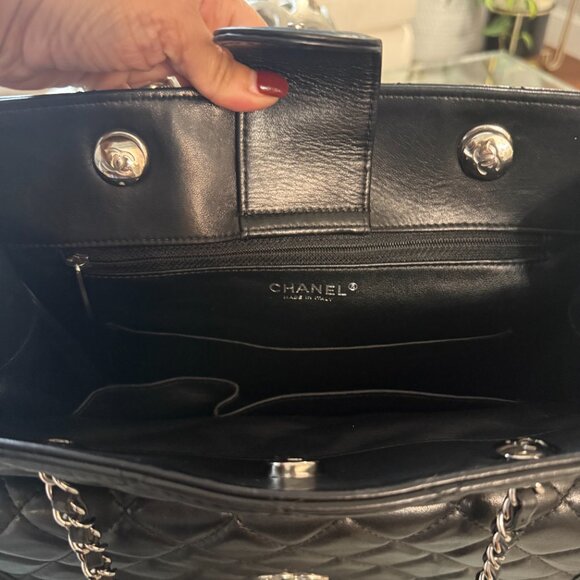 Chanel Black Leather Tote - a classic AUTHENTIC 100% - Picture 9 of 16